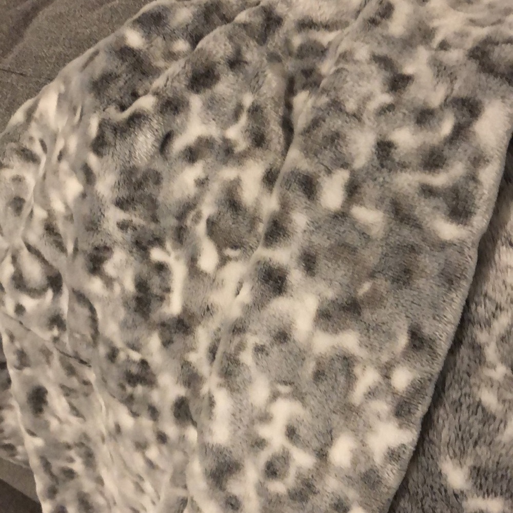 WOMENS NON BRANDED MEDIUM GREY WHITE FURRY SWEATER